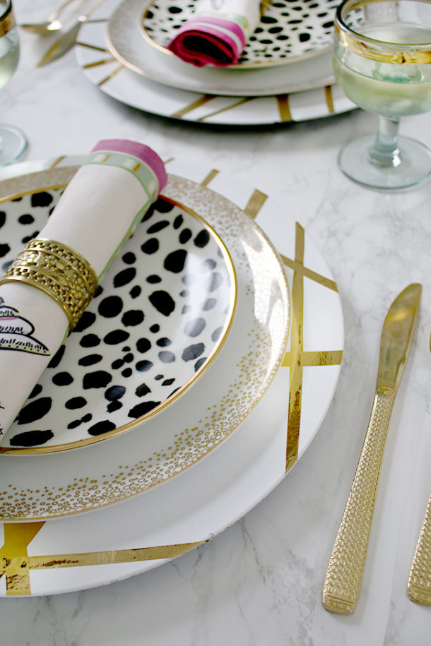 Cheap & Easy Glam Gold DIY Charger Plates - Swoon Worthy