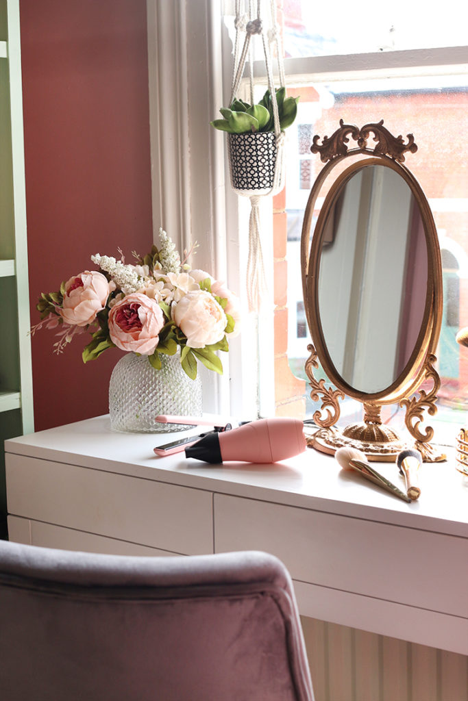 The Reveal of My Tiny Makeup Room & Vanity Space - Swoon Worthy