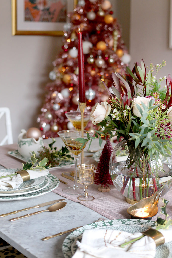 My 2018 Christmas Dinner Table Setting - Swoon Worthy