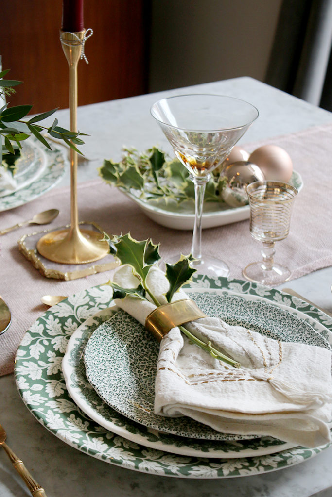 My 2018 Christmas Dinner Table Setting - Swoon Worthy