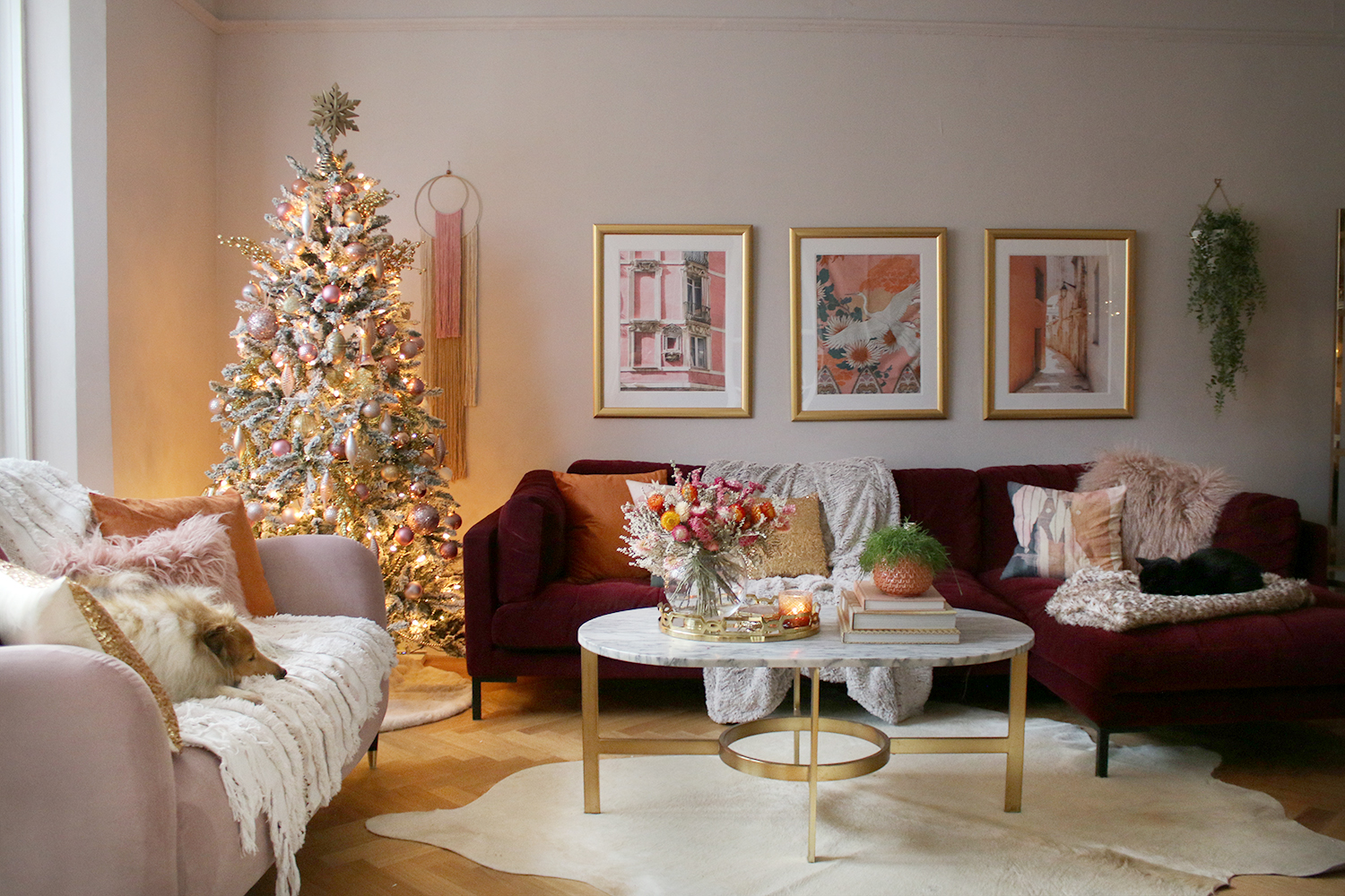 How to Style a Christmas Tree - Swoon Worthy